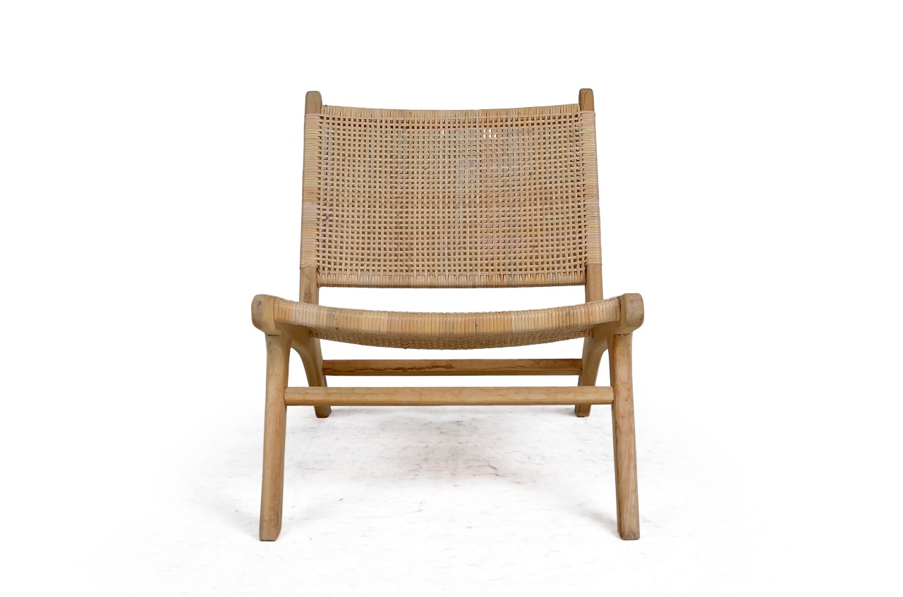 Hundevad Alberte i træ med træfarvet flet.