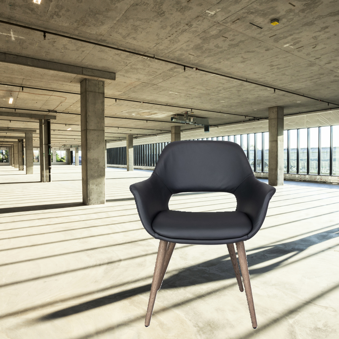 House of Sander Fenja spisebordstol i sort læder med træstel i NATUR