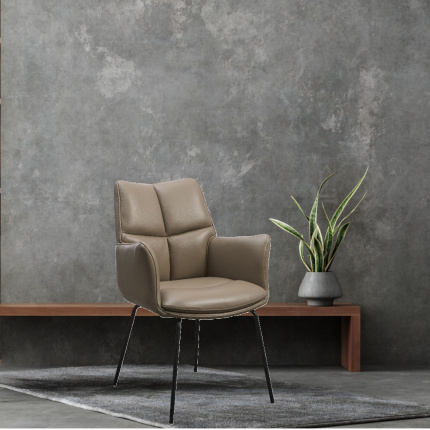 Lexpo Lily spisebordsstol med armlæn i læder, nougat/sort stel 4 ben